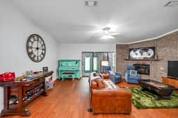 VERB HOUSE