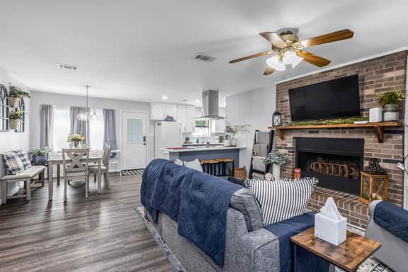 DEVILLE QUARTERS