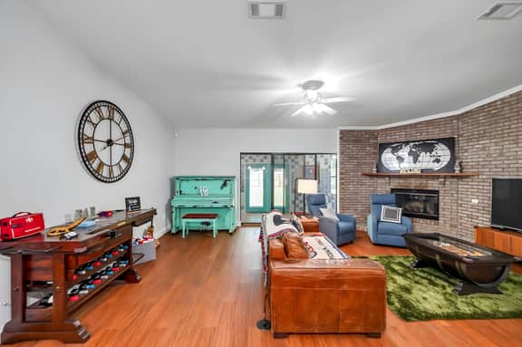 VERB HOUSE